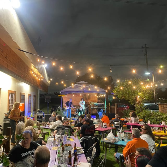 Neighborhood Live Music Fridays | Italian Restaurant & Bar Live Music Night